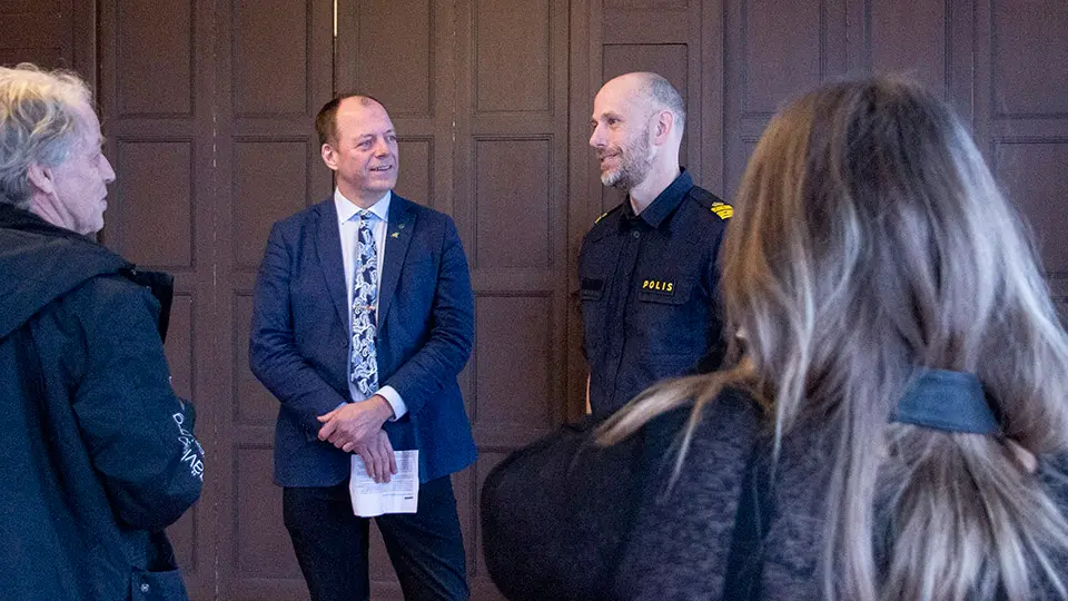 Kommunstyrelsens ordförande John-Erik Jansson (C) och Karl von Krusenstjerna, lokalpolisområdeschef i Hälsingland.